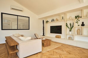 Villa | Vardagsrum | Platt-tv