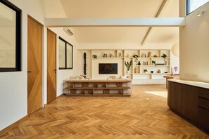Villa | Living area | Flat-screen TV - White Villa by Betterplace (Bengkel)