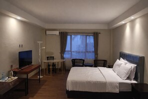 Meja kerja dan Wi-Fi gratis