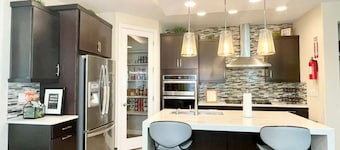 Fully Furnished 4BR Home in Quiet Mesa Neighborhood-Cadence Community