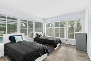 WiFi, bed sheets - Spacious 4-bedroom house in wonderful Sarasota with AC (Sarasota)