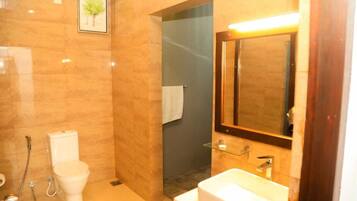 Toallas, jabón, champú y papel higiénico