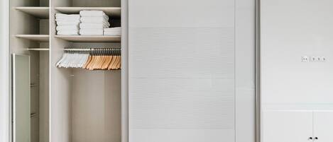 Bügeleisen/Bügelbrett, WLAN, Bettwäsche