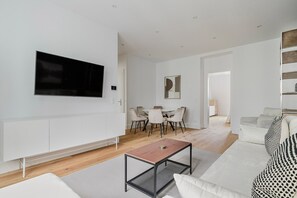 Fernseher, Stereoanlage