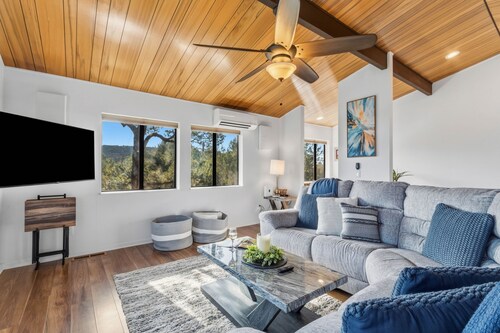 Sedona Casa de Oro: A luxurious 3BR retreat in West Sedona with forest views.