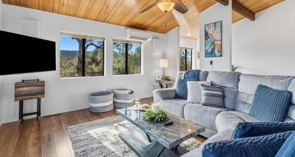 Sedona Casa de Oro: A luxurious 3BR retreat in West Sedona with forest views.