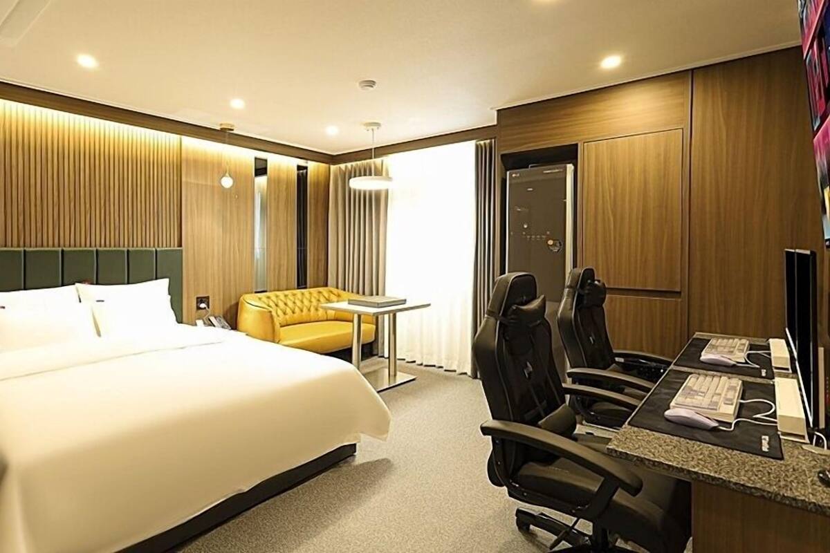 Superior Double Room | Individually decorated, individually furnished, desk, free WiFi