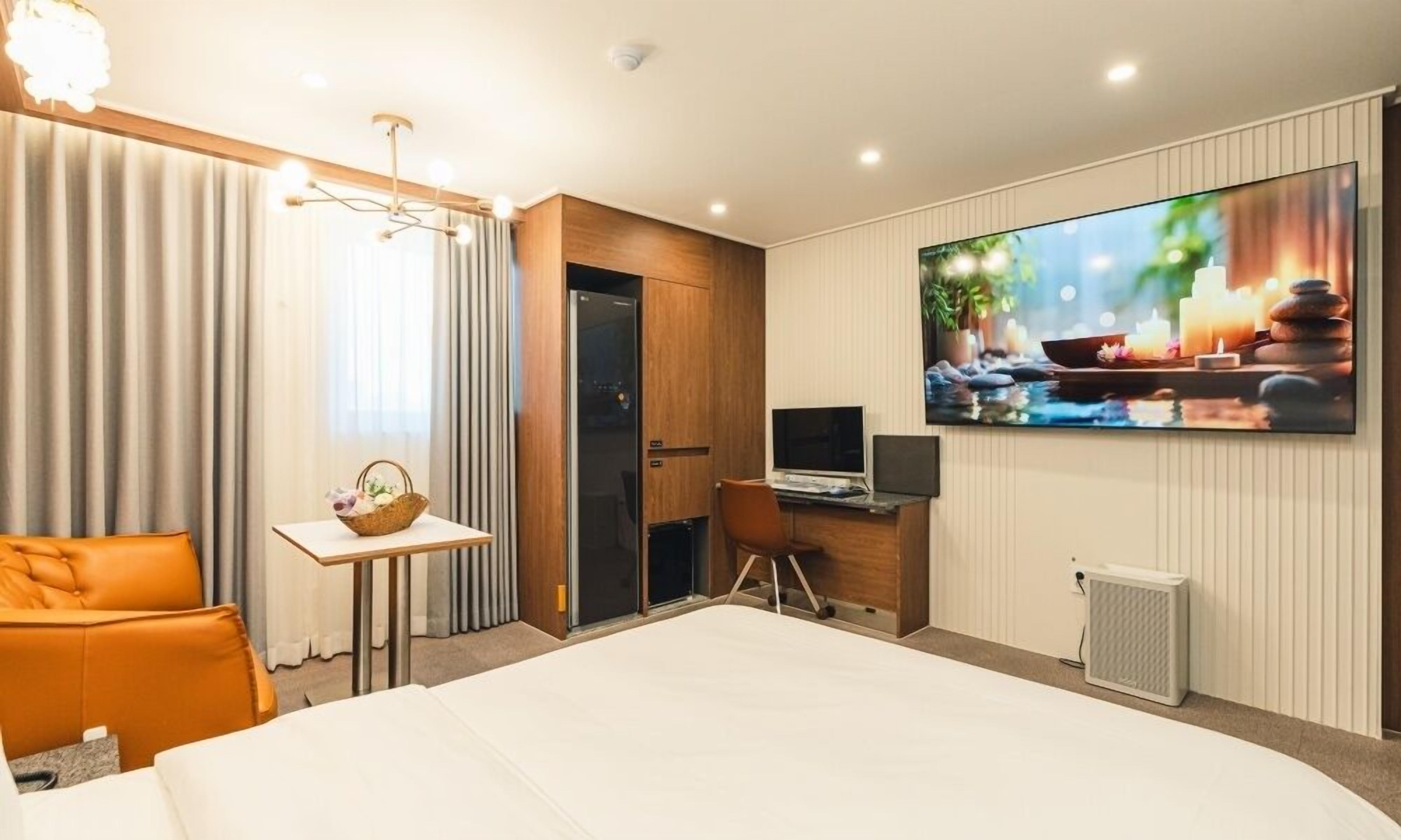 Studio Spa Room | Individually decorated, individually furnished, desk, free WiFi