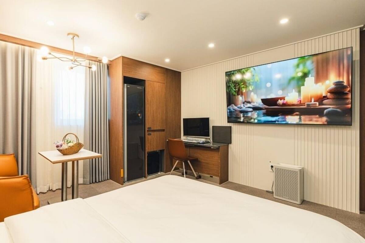 Studio Spa Room | Skrivebord, wi-fi (inkludert) og individuelt dekorert