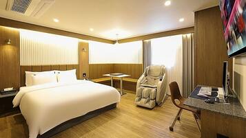 Deluxe Double Room | Individually decorated, individually furnished, desk, free WiFi