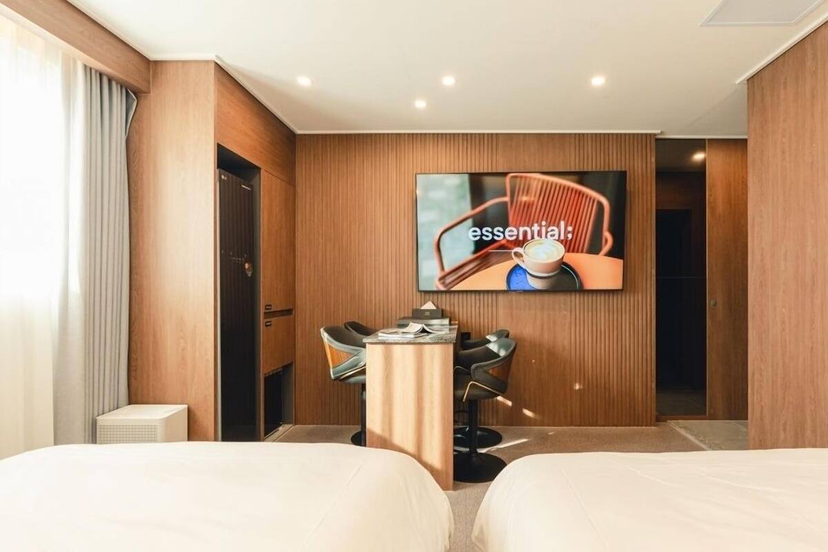 Tomannsrom – deluxe | Skrivebord, wi-fi (inkludert) og individuelt dekorert