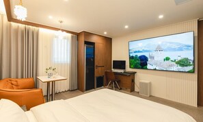 Suite Spa Room | Skrivebord, wi-fi (inkludert) og individuelt dekorert