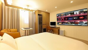 Studio | Individually decorated, individually furnished, desk, free WiFi