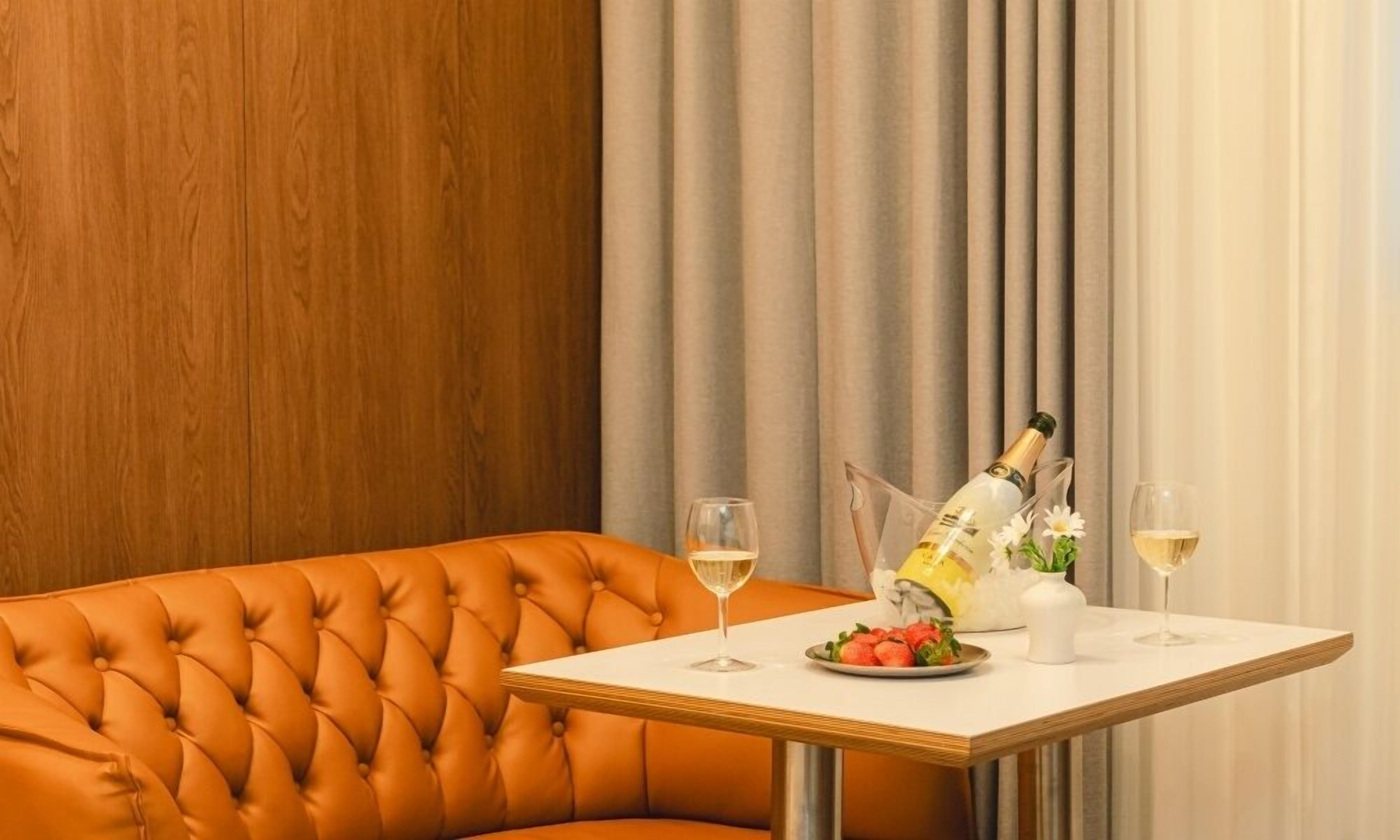 Suite Spa Room | Individually decorated, individually furnished, desk, free WiFi