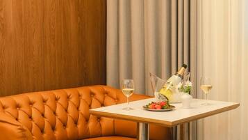 Suite Spa Room | Individually decorated, individually furnished, desk, free WiFi