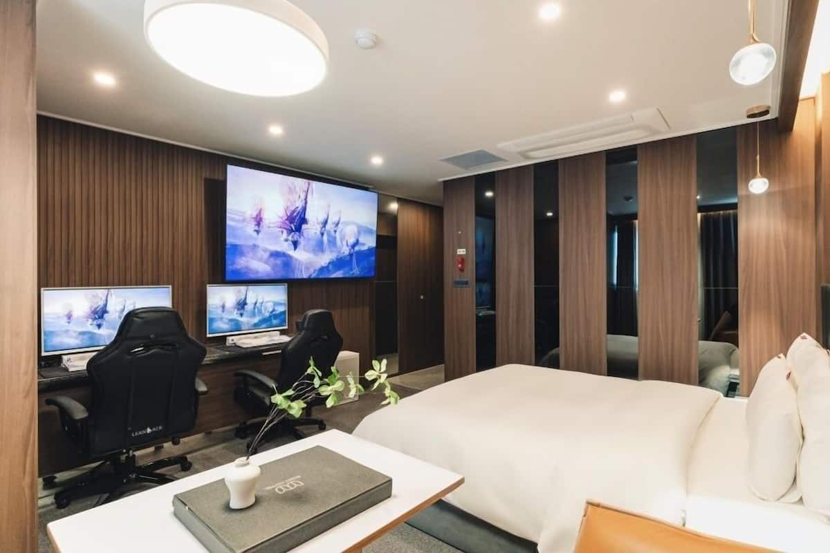 Superior Double Room | Individually decorated, individually furnished, desk, free WiFi