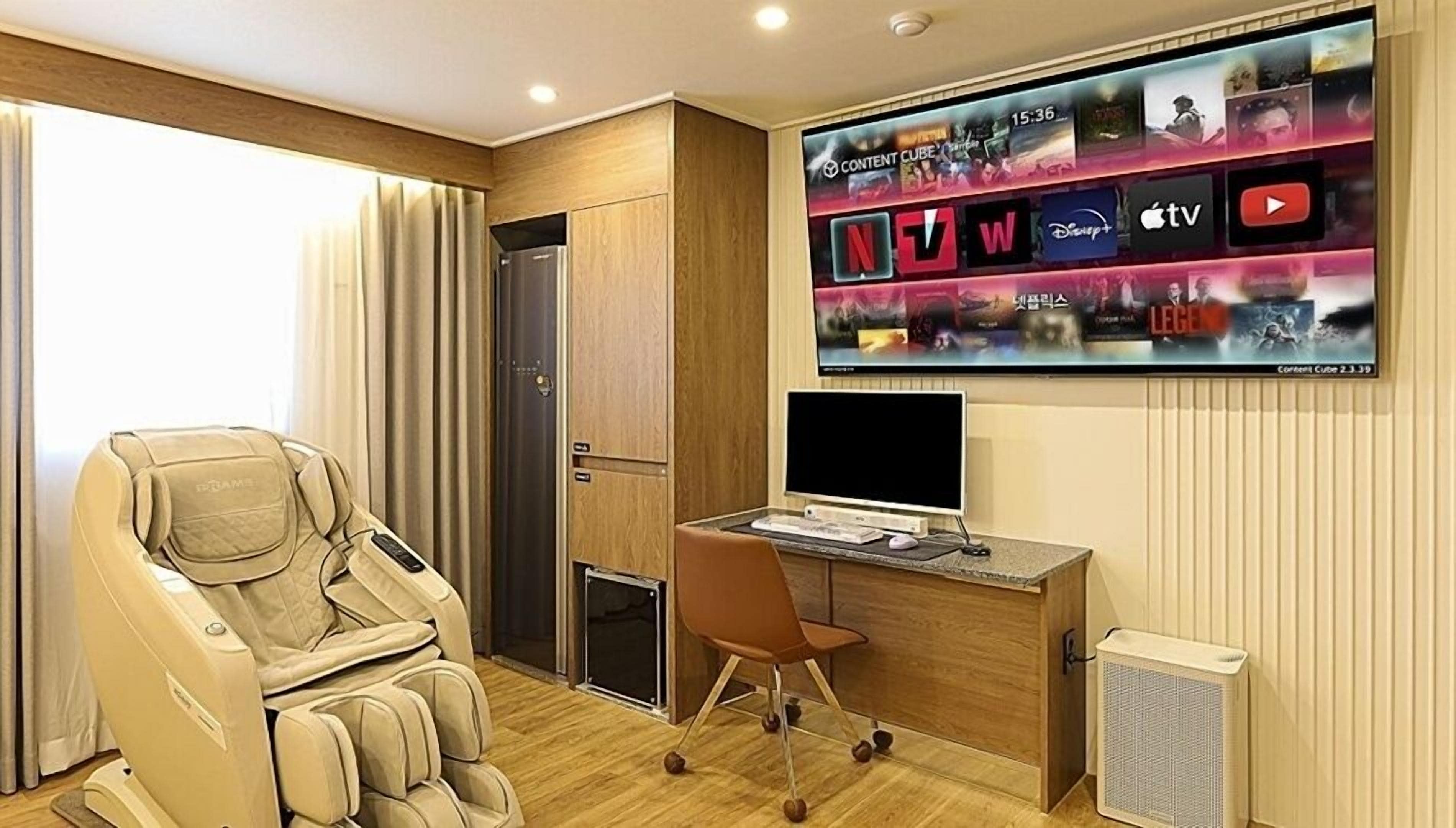 Deluxe Double Room | Individually decorated, individually furnished, desk, free WiFi