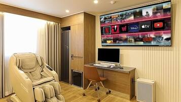 Deluxe Double Room | Individually decorated, individually furnished, desk, free WiFi