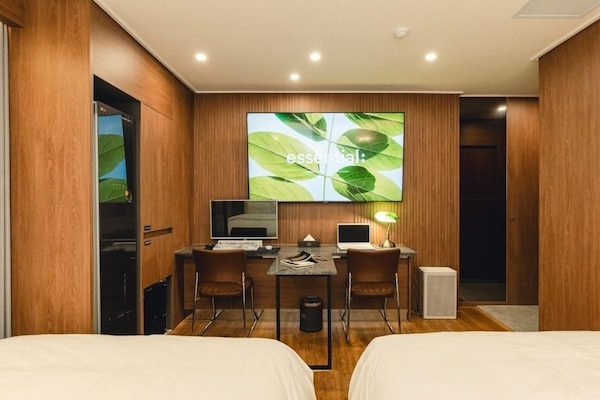 Deluxe Twin Room | Individually decorated, individually furnished, desk, free WiFi
