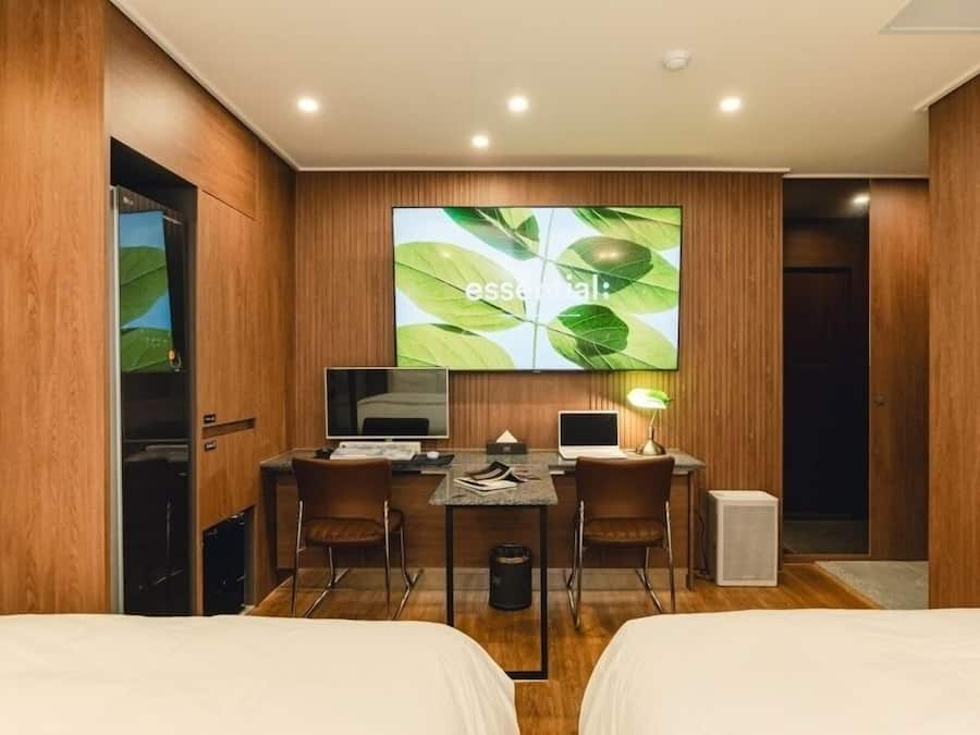 Chambre Deluxe avec lits jumeaux | Décor unique, ameublement unique, bureau, accès au Wi-Fi (inclus)