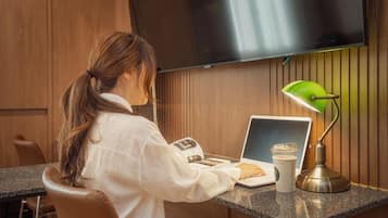 Deluxe Twin Room | Individually decorated, individually furnished, desk, free WiFi