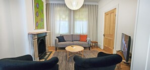 Smart TV - Ultimate Surry Hills Stay • Steps to Crown Street • 3 Bedroom Home (Surry Hills)