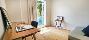 Smart TV - Ultimate Surry Hills Stay • Steps to Crown Street • 3 Bedroom Home (Surry Hills)