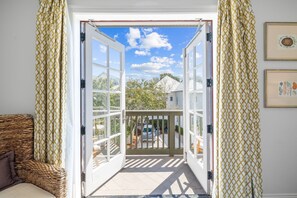Interior - Rosemary Luxe - steps from restaurants/shops with access to community pools, fitness, and tennis! (Rosemary Beach)