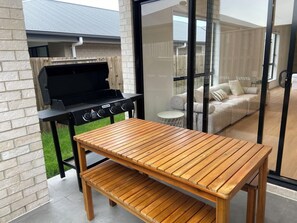 تناول الطعام بالخارج