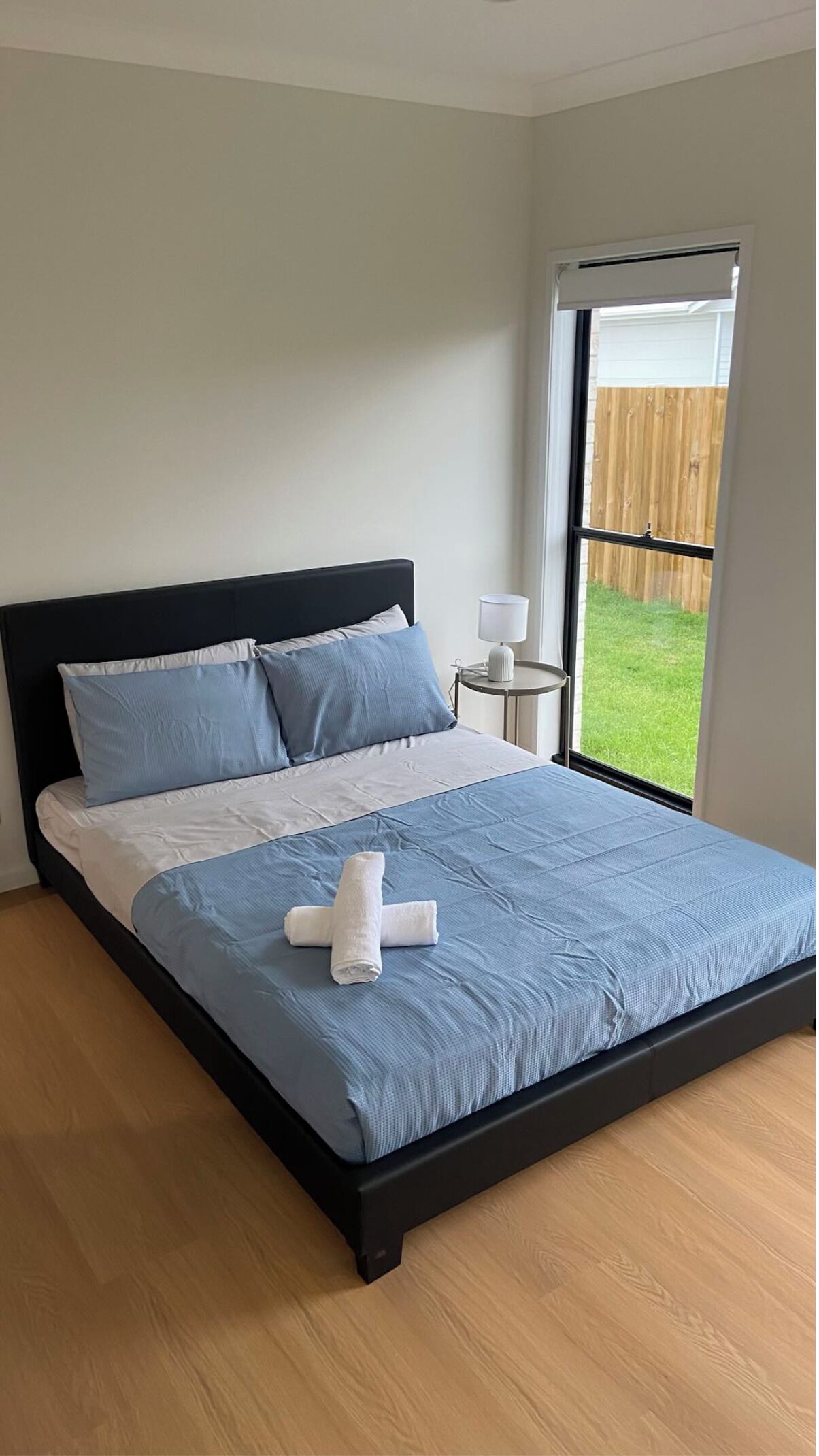 Fer et planche à repasser, draps fournis