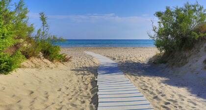 Stunning private villa for 5 people with A/C, pool, WIFI, terrace and pets allowed