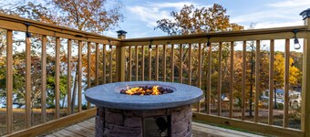 Anchor Dome: Lakefront Luxury Dome | Hot Tub + Your Own Dock