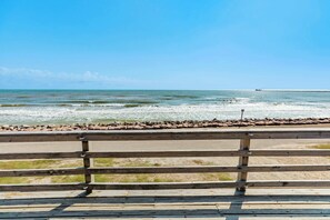 On the beach - Breakers Edge - Waterfront, 8 Sides of Sunshine! (Surfside Beach)