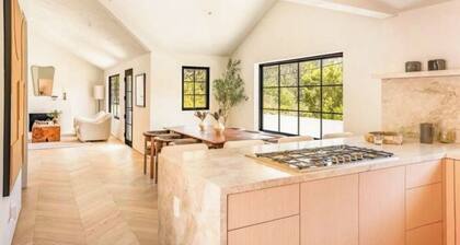 Fantastic 4-bedroom house with AC in charming Los Angeles.