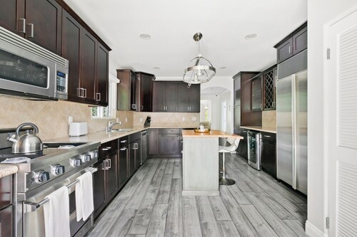 Fantastic 3-bedroom house with AC in charming Los Angeles.