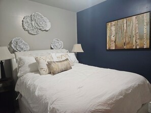 Room - Curby 2-bedroom apartment is warm and comfortable in Deseronto (Deseronto)