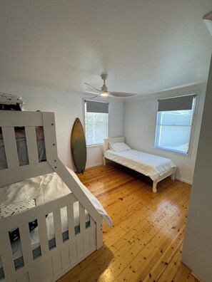 3 chambres, fer et planche à repasser, Wi-Fi gratuit, draps fournis