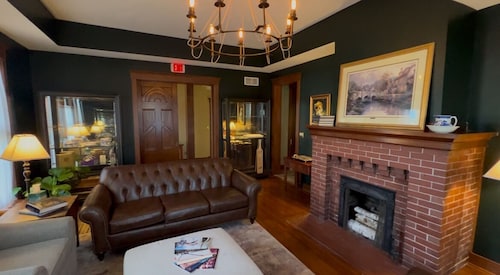 Charleston House Bed & Breakfast Inn