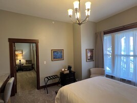 经典套房 | 高档床上用品、加厚床垫、特色装修、特色家居