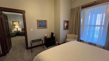 Classic Suite | Blackout drapes, free WiFi