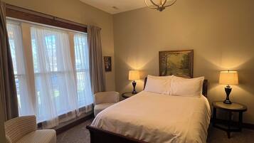 Classic Suite | Premium bedding, pillowtop beds, individually decorated