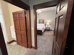 Premium bedding, pillow-top beds, individually decorated - Charleston House Bed & Breakfast Inn (Charleston)