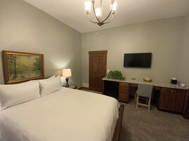 Classic Suite | Individually decorated, individually furnished, blackout drapes