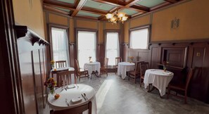 Dining - Charleston House Bed & Breakfast Inn (Charleston)