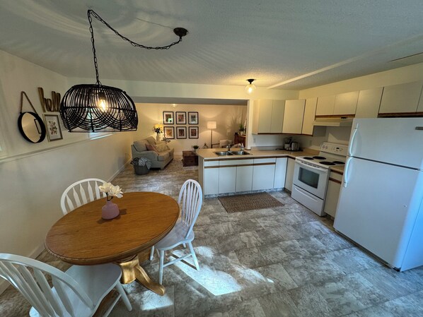 Private kitchen - Cute and cozy suite - perfect for short stays! (Salmon Arm)