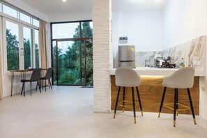 Private kitchen - Villa Archie Ground-Floor Sea View Apartment (Ko Pha-ngan)