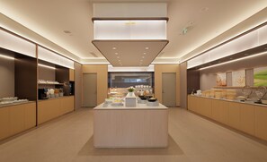 Desayuno buffet (USD 10 por persona) 