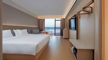 Executive Double Room, Balcony, River View | Premium bedding, in-room safe, blackout drapes, soundproofing