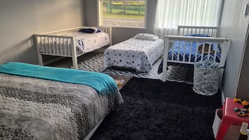 5 bedrooms, bed sheets