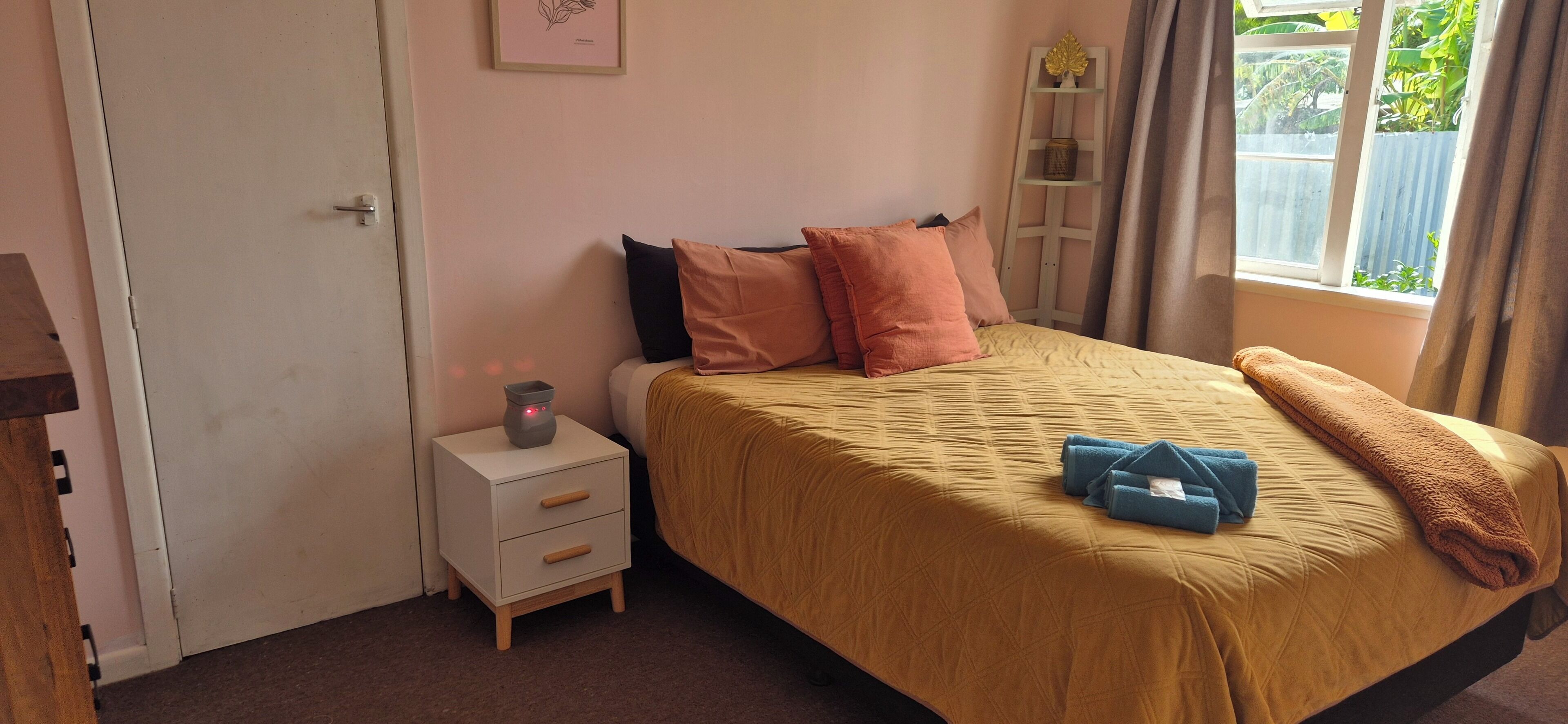 5 bedrooms, free WiFi, bed sheets